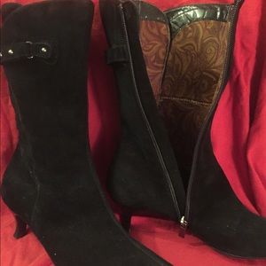 Aquatalia black heal boots